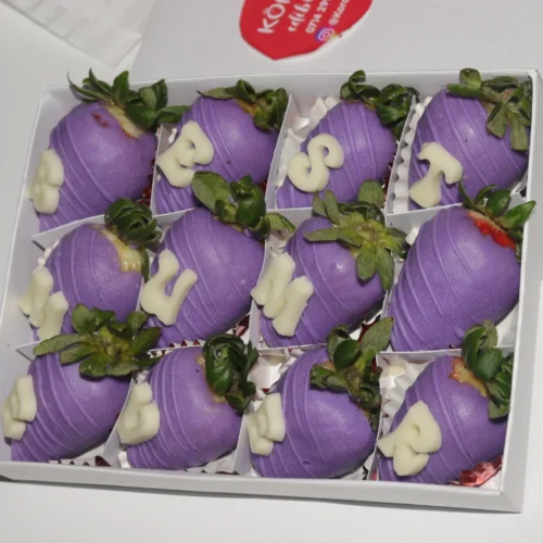 “Best Mom Ever” – Chocolate-Dipped Strawberries